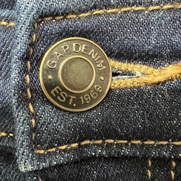 GAP DENIM Bermuda Jean Shorts, High Waisted & Stretchy, Size 25 - Picture 3 of 9